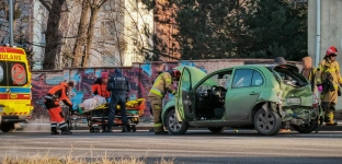 Zderzenie dwóch samochodów na Opolskiej. Są utrudnienia w ruchu