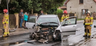 Pijany kierowca staranował ogrodzenie w Sobocisku. Mógł doprowadzić do tragedii