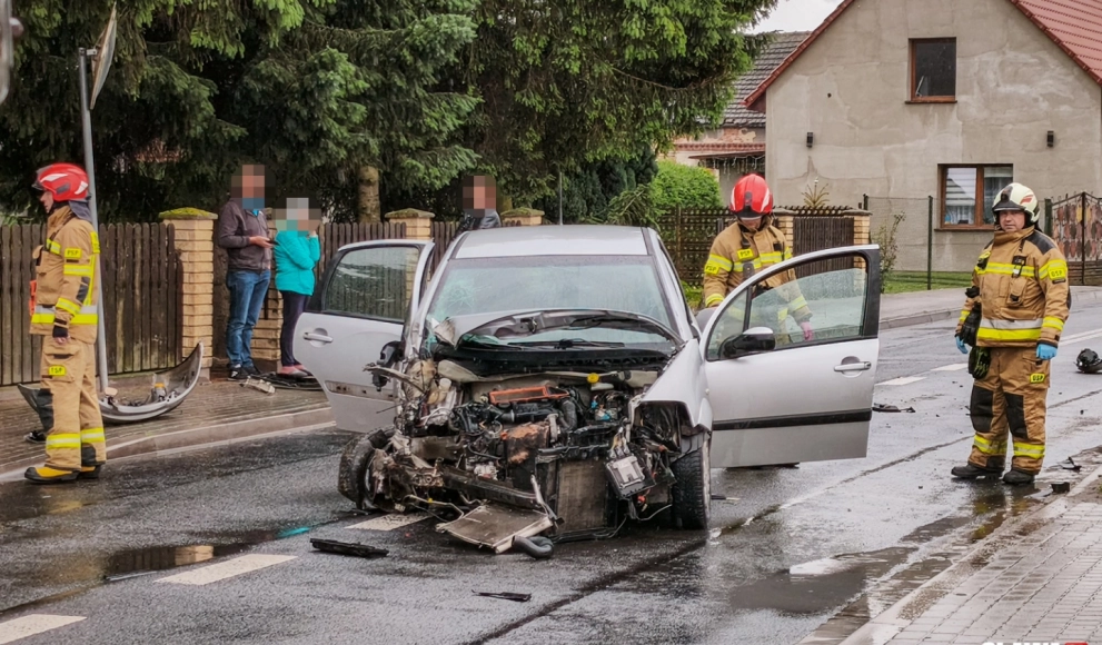 Pijany kierowca staranował ogrodzenie w Sobocisku. Mógł doprowadzić do tragedii