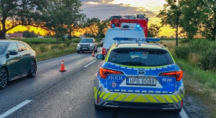 Został zepchnięty z drogi. Trzy osoby trafiły do szpitala