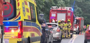 Samochód wypadł z drogi i dachował. To kolejny wypadek w tym miejscu