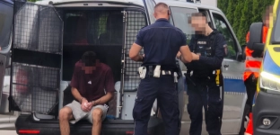 Pijany kierowca uciekał przed policją w Oławie. Po pościgu rozbił auto i zaatakował policjantkę