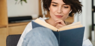 Soczewki kontaktowe ACUVUE® OASYS - dlaczego doceniają je osoby z zespołem suchego oka?