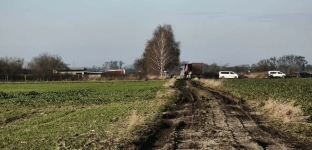 Niepokój mieszkańców i prace na polu. Co dzieje się przy trasie Oława-Zabardowice?