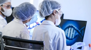 Jak wygląda przyszłość medycyny? Poznaj studia z pogranicza biologii i nowych technologii