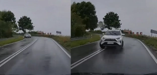 Niebezpiecznie w Gaju Oławskim. Wyjechał zza zakrętu na przeciwległy pas