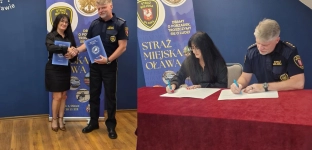 Straż Miejska obejmie patronatem klasę technikum. Podpisano porozumienie ze szkołą