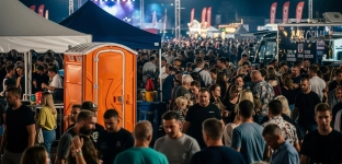 Mobilne toalety - jak skutecznie uniknąć wpadek sanitarnych na dużych imprezach