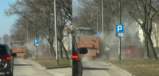 Czy tak powinno wyglądać czyszczenie ulic w Oławie?