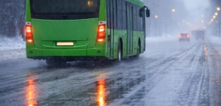 Trudne warunki na drogach. PKS Oława wydał komunikat